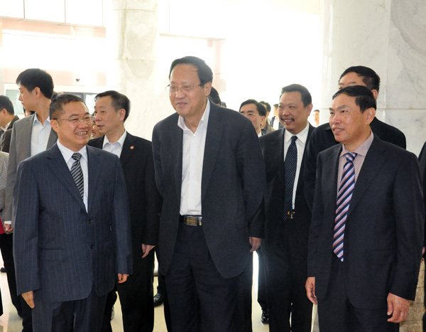 1569823583802762.jpg 9.全國人大常委副委員長(cháng)張寶文調研正邦大學(xué)生就業(yè)創(chuàng )業(yè)情況.JPG