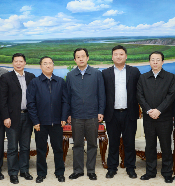 17.黑龍江省省長(cháng)陸昊會(huì )見(jiàn)正邦集團總裁林印孫、副總裁聶小洪一行.jpg