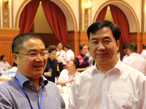 18.遼寧省省長(cháng)李希接見(jiàn)正邦集團總裁林印孫.JPG